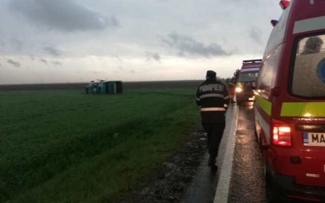 В Румынии свирепствовал гигантский торнадо, изнутри автобуса засняли видео атаки Фото № 0 В Румынии свирепствовал гигантский торнадо, изнутри автобуса засняли видео атаки Фото № 0