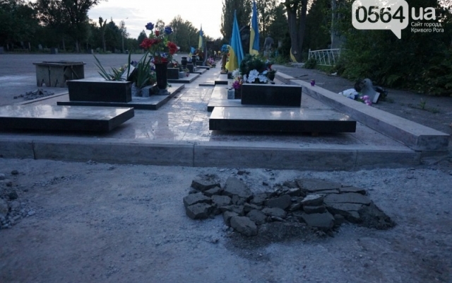 На Аллее Славы начали переделывать памятники погибшим героям АТО Фото № 14 На Аллее Славы начали переделывать памятники погибшим героям АТО Фото № 14