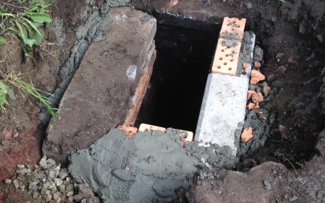 Под полутораметровым шаром земли по улице Невской нашлись ливневки Фото № 4 Под полутораметровым шаром земли по улице Невской нашлись ливневки Фото № 4