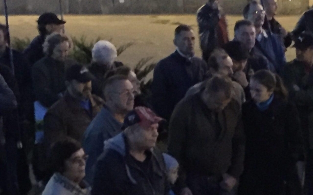 Криворожане вышли на митинг с требованием снять с депутатов неприкосновенность Фото № 0 Криворожане вышли на митинг с требованием снять с депутатов неприкосновенность Фото № 0