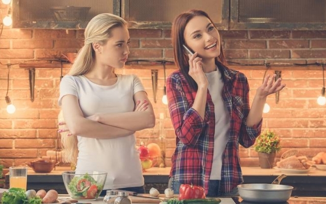 Токсичная подруга: как ее распознать Фото № 0 Токсичная подруга: как ее распознать Фото № 0