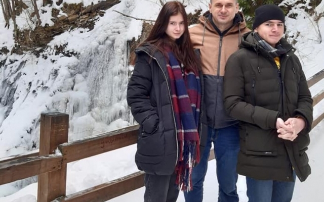 Олег Сенцов написал радостную новость о том, что он воссоединился с семьей (ФОТО) Фото № 0 Олег Сенцов написал радостную новость о том, что он воссоединился с семьей (ФОТО) Фото № 0