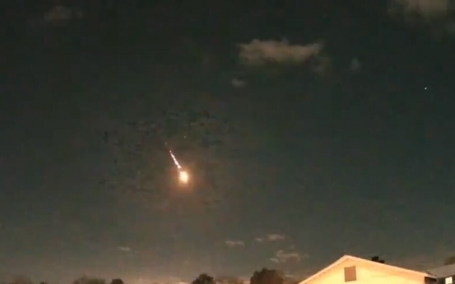 В небе взорвался метеорит: видео редкого небесного явления вызвало резонанс Фото № 0 В небе взорвался метеорит: видео редкого небесного явления вызвало резонанс Фото № 0