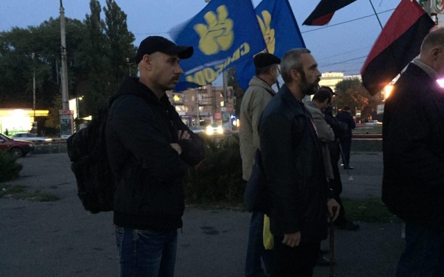 Криворожане вышли на митинг с требованием снять с депутатов неприкосновенность Фото № 8 Криворожане вышли на митинг с требованием снять с депутатов неприкосновенность Фото № 8