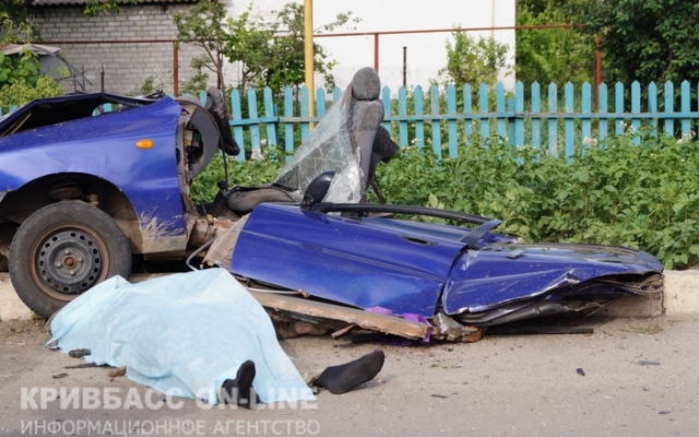 Страшная трагедия в Долгинцевском районе: Daewoo Lanos сбил двух пешеходов Фото № 8 Страшная трагедия в Долгинцевском районе: Daewoo Lanos сбил двух пешеходов Фото № 8