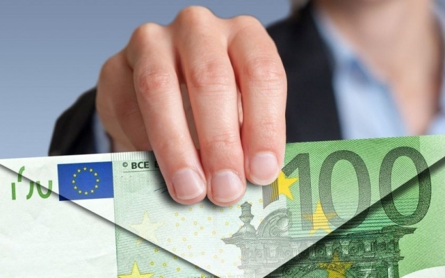 Українців-заробітчан змущують платити несправедливі податки: люди обурені Фото № 0 Українців-заробітчан змущують платити несправедливі податки: люди обурені Фото № 0