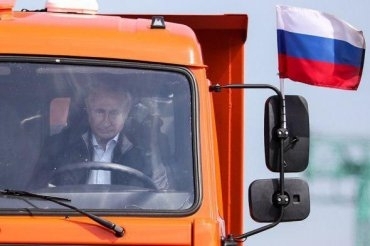 В сети отметили обреченность Путина в КАМАЗе(фото) Фото № 0 В сети отметили обреченность Путина в КАМАЗе(фото) Фото № 0