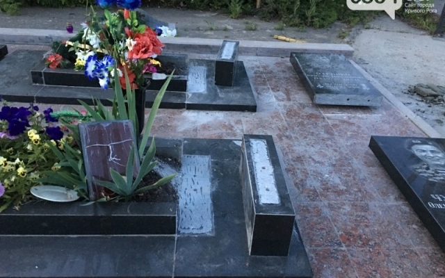 На Аллее Славы начали переделывать памятники погибшим героям АТО Фото № 6 На Аллее Славы начали переделывать памятники погибшим героям АТО Фото № 6