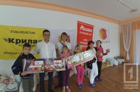 Криворожские велосипедисты проведали детей в Апостоловском детском реабилитационном центре Фото № 0 Криворожские велосипедисты проведали детей в Апостоловском детском реабилитационном центре Фото № 0