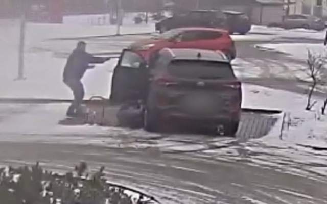 В столице автомобиль наехал на свою хозяйку Фото № 0 В столице автомобиль наехал на свою хозяйку Фото № 0