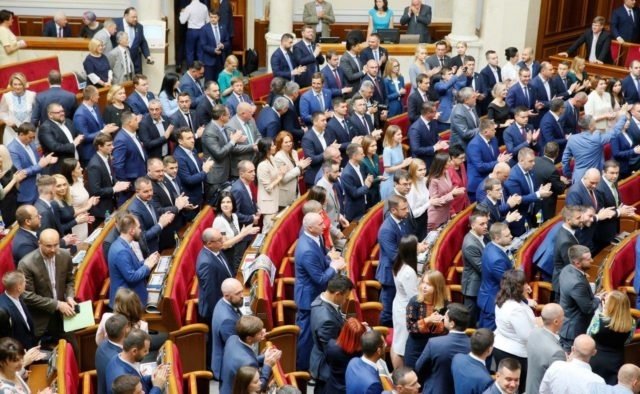 Модели, блогеры, танцовщицы: кого берут в помощницы нардепы Фото № 0 Модели, блогеры, танцовщицы: кого берут в помощницы нардепы Фото № 0