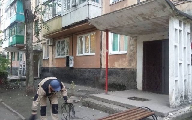 В Кривом Роге на придомовых территориях появились новые, удобные лавочки Фото № 0 В Кривом Роге на придомовых территориях появились новые, удобные лавочки Фото № 0