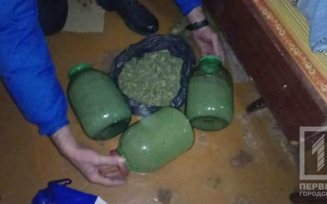 В селе под Кривым Рогом полиция изъяла В селе под Кривым Рогом полиция изъяла
