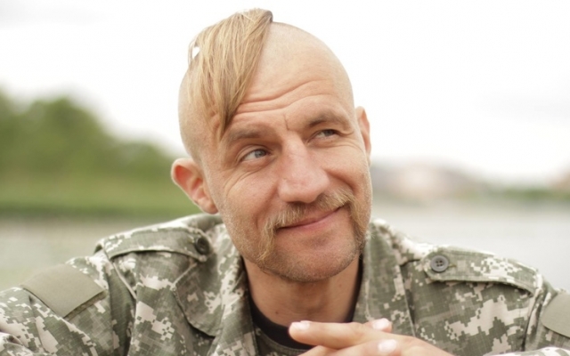 «Козак» Гаврилюк роз'їжджає по столиці на військовому авто: а казав, що на метро! Фото № 0 «Козак» Гаврилюк роз'їжджає по столиці на військовому авто: а казав, що на метро! Фото № 0