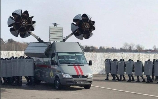 В Сети обсуждают новую российскую машину для разгона несогласных Фото № 0 В Сети обсуждают новую российскую машину для разгона несогласных Фото № 0