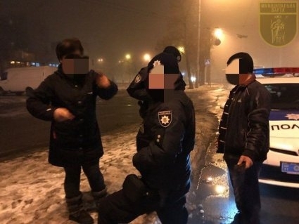 Любви на праздник не захотел: пара из Киева отметелила прохожего за отказ пошалить Фото № 0 Любви на праздник не захотел: пара из Киева отметелила прохожего за отказ пошалить Фото № 0
