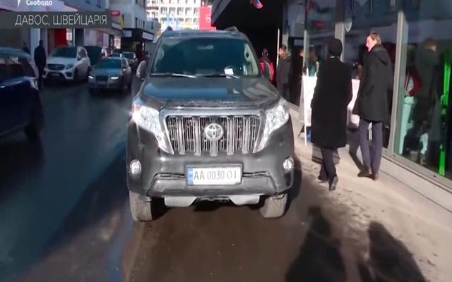 Отличился умением парковаться: в Давосе во время Всемирного экономического форума оштрафовали украинца (ВИДЕО) Фото № 0 Отличился умением парковаться: в Давосе во время Всемирного экономического форума оштрафовали украинца (ВИДЕО) Фото № 0