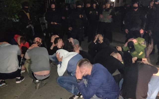 Захват консервного завода в Виннице: в ходе штурма задержаны 50 человек Фото № 0 Захват консервного завода в Виннице: в ходе штурма задержаны 50 человек Фото № 0