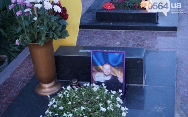 На Аллее Славы начали переделывать памятники погибшим героям АТО Фото № 16 На Аллее Славы начали переделывать памятники погибшим героям АТО Фото № 16