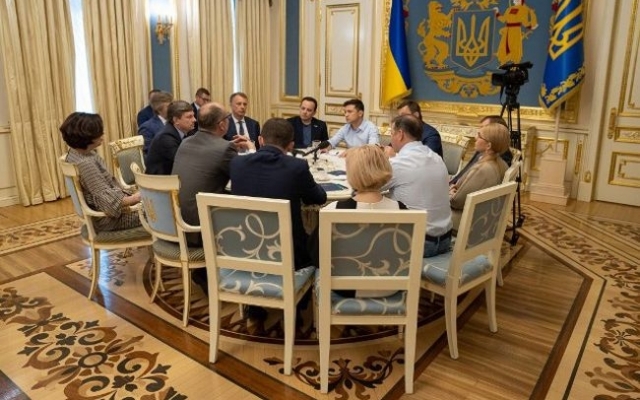 Президент Владимир Зеленский и лидеры фракций договорились о дате досрочных выборов Фото № 0 Президент Владимир Зеленский и лидеры фракций договорились о дате досрочных выборов Фото № 0