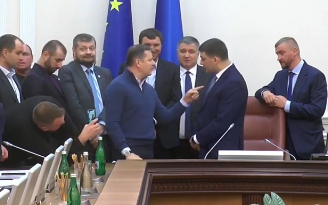 Олег Ляшко со скандалом ворвался на заседание Кабмина Фото № 0 Олег Ляшко со скандалом ворвался на заседание Кабмина Фото № 0