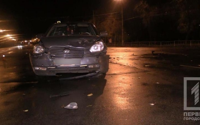 В Кривом Роге из-за скользкой дороги произошла очередная авария Фото № 2 В Кривом Роге из-за скользкой дороги произошла очередная авария Фото № 2