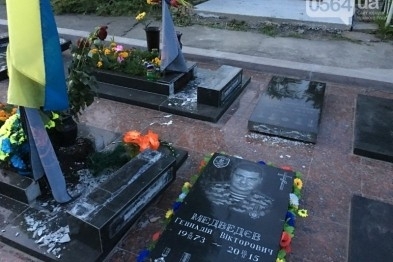 На Аллее Славы начали переделывать памятники погибшим героям АТО Фото № 0 На Аллее Славы начали переделывать памятники погибшим героям АТО Фото № 0