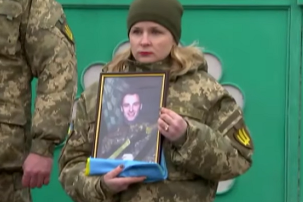 Женился всего месяц назад: Украина попрощалась с молодым бойцом (ВИДЕО) Фото № 0 Женился всего месяц назад: Украина попрощалась с молодым бойцом (ВИДЕО) Фото № 0