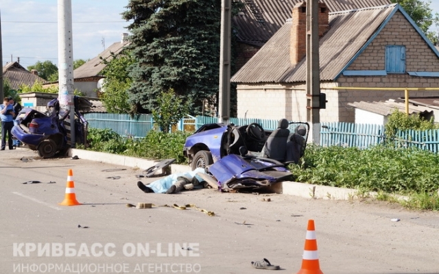 Страшная трагедия в Долгинцевском районе: Daewoo Lanos сбил двух пешеходов Фото № 12 Страшная трагедия в Долгинцевском районе: Daewoo Lanos сбил двух пешеходов Фото № 12