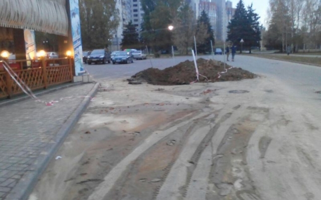 В центре Кривого Рога появилась огромная яма Фото № 6 В центре Кривого Рога появилась огромная яма Фото № 6