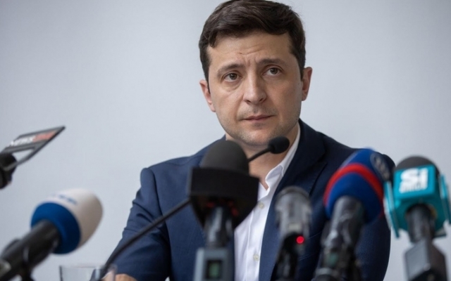 Иди, гуляй: Зеленский в Борисполе выгнал чиновника, зачитав его подноготную Фото № 0 Иди, гуляй: Зеленский в Борисполе выгнал чиновника, зачитав его подноготную Фото № 0