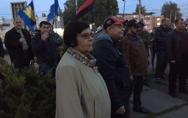 Криворожане вышли на митинг с требованием снять с депутатов неприкосновенность Фото № 5 Криворожане вышли на митинг с требованием снять с депутатов неприкосновенность Фото № 5