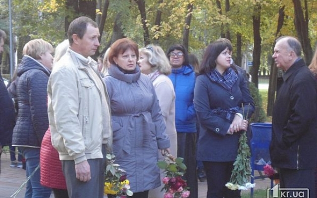 В Кривом Роге почтили память погибших героев минутой молчания Фото № 5 В Кривом Роге почтили память погибших героев минутой молчания Фото № 5