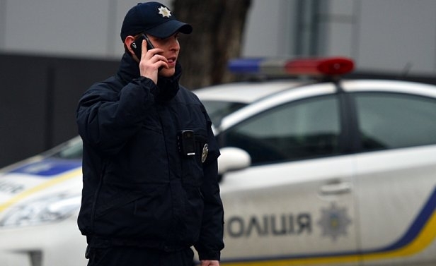 В Киеве полицейские нагло украли у иностранца 50 тысяч долларов Фото № 0 В Киеве полицейские нагло украли у иностранца 50 тысяч долларов Фото № 0