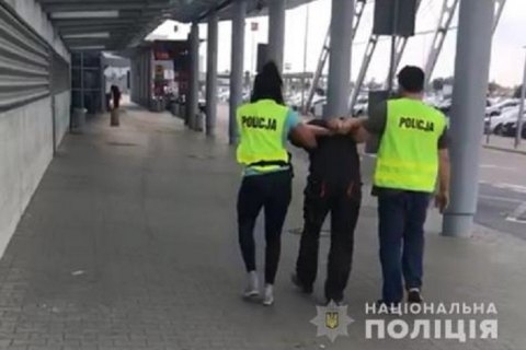 Возможный убийца школьницы Дианы Хриненко предстал перед судом. Парень скрывался в Польше Фото № 0 Возможный убийца школьницы Дианы Хриненко предстал перед судом. Парень скрывался в Польше Фото № 0