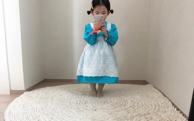 4-летняя девочка покорила Instagram своими фото Фото № 6 4-летняя девочка покорила Instagram своими фото Фото № 6
