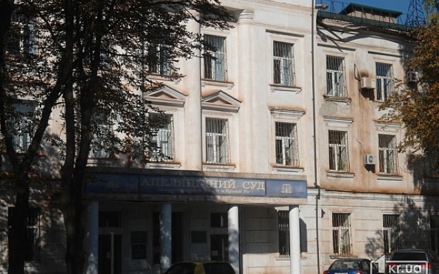 Более полусотни человек пришли на суд с Более полусотни человек пришли на суд с
