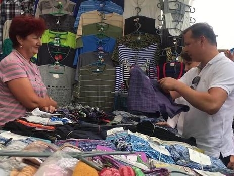Ляшко, в футболці за 200 доларів, купив на базарі труси за 40 грн(відео) Фото № 0 Ляшко, в футболці за 200 доларів, купив на базарі труси за 40 грн(відео) Фото № 0
