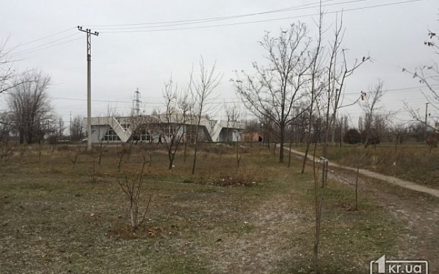 В Покровском районе демонтировали незаконный ларек Фото № 2 В Покровском районе демонтировали незаконный ларек Фото № 2