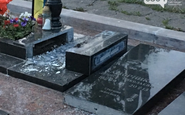 На Аллее Славы начали переделывать памятники погибшим героям АТО Фото № 1 На Аллее Славы начали переделывать памятники погибшим героям АТО Фото № 1