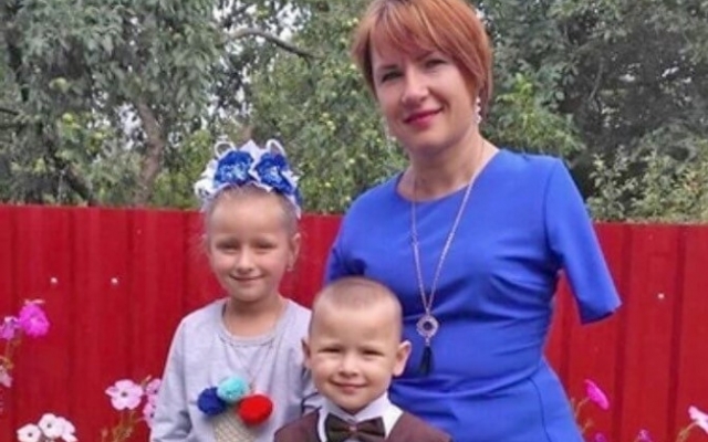Украинка, родившаяся без рук, сама растит двух детей и ведет хозяйство Фото № 0 Украинка, родившаяся без рук, сама растит двух детей и ведет хозяйство Фото № 0