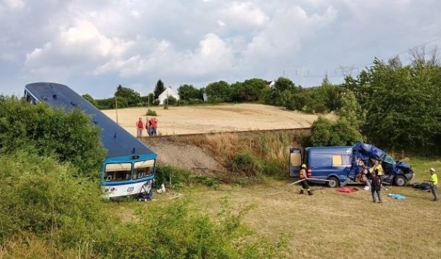 В Чехии транспорт с украинскими заробитчанами попал в смертельную аварию Фото № 2 В Чехии транспорт с украинскими заробитчанами попал в смертельную аварию Фото № 2