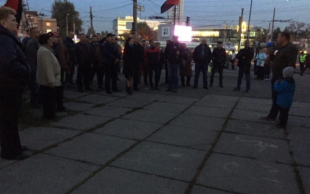 Криворожане вышли на митинг с требованием снять с депутатов неприкосновенность Фото № 3 Криворожане вышли на митинг с требованием снять с депутатов неприкосновенность Фото № 3