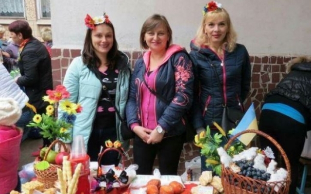 В Криворожской школе провели благотворительную ярмарку Фото № 0 В Криворожской школе провели благотворительную ярмарку Фото № 0