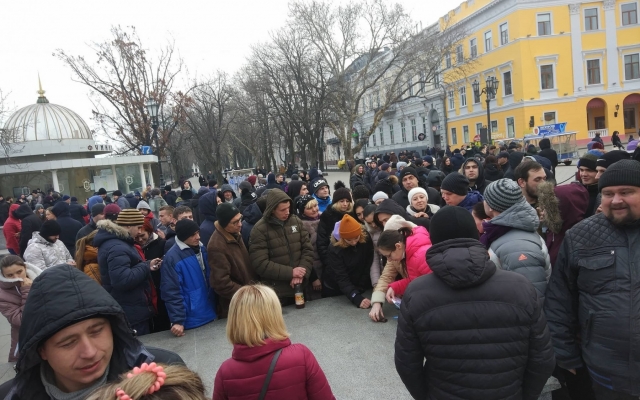 1000 гривен за каждую явку: фантомный кандидат кинул митингующих Фото № 0 1000 гривен за каждую явку: фантомный кандидат кинул митингующих Фото № 0