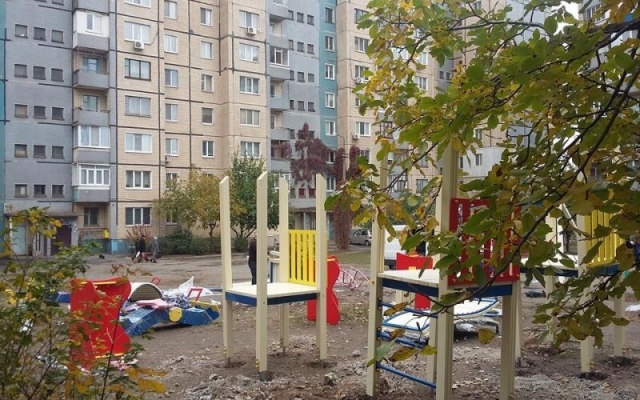В Кривом Роге появится новая детская площадка Фото № 2 В Кривом Роге появится новая детская площадка Фото № 2