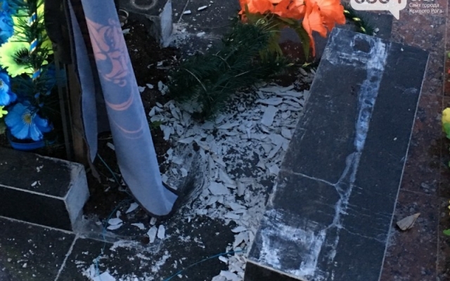 На Аллее Славы начали переделывать памятники погибшим героям АТО Фото № 3 На Аллее Славы начали переделывать памятники погибшим героям АТО Фото № 3