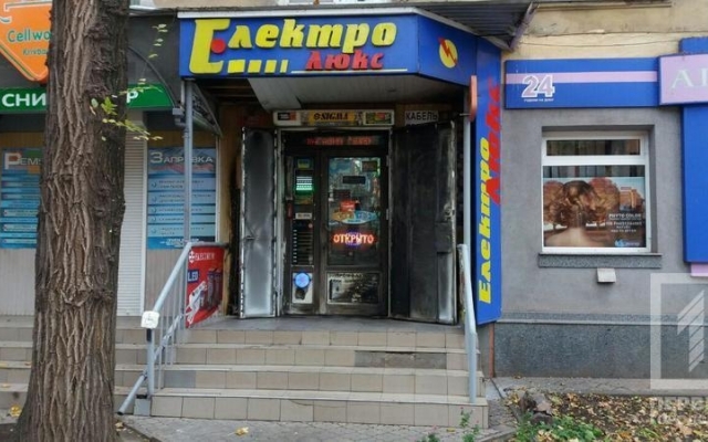 ЧП в центре города: в магазин электроники бросили бутылку с зажигательной смесью Фото № 0 ЧП в центре города: в магазин электроники бросили бутылку с зажигательной смесью Фото № 0