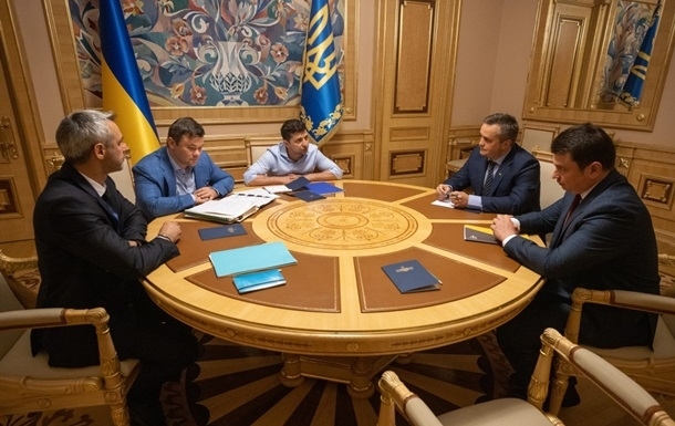 Сколько украинцев недовольны работой Зеленского, - опрос Фото № 0 Сколько украинцев недовольны работой Зеленского, - опрос Фото № 0
