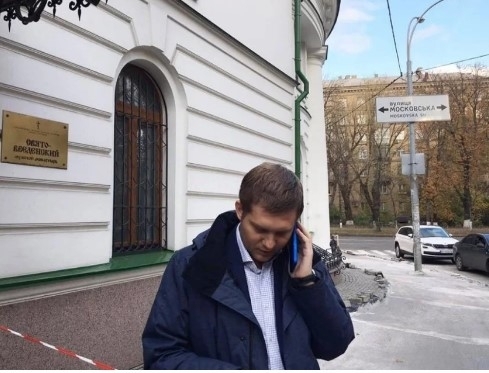 В Киеве заметили известного российского ведущего, который В Киеве заметили известного российского ведущего, который
